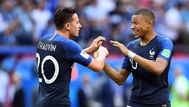 记者：梅西到诺坎普后请求工作人员入场许可，巴萨欣然同意