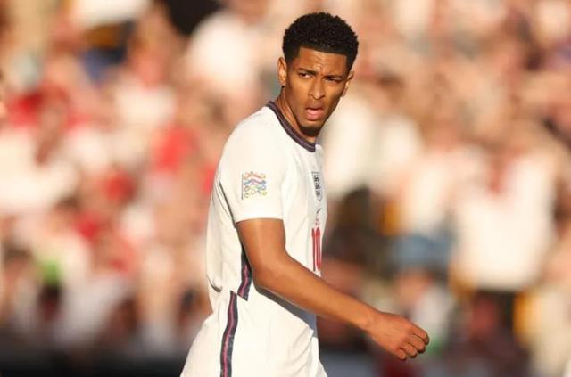 拜仁再度横扫对手，领先德甲积分榜