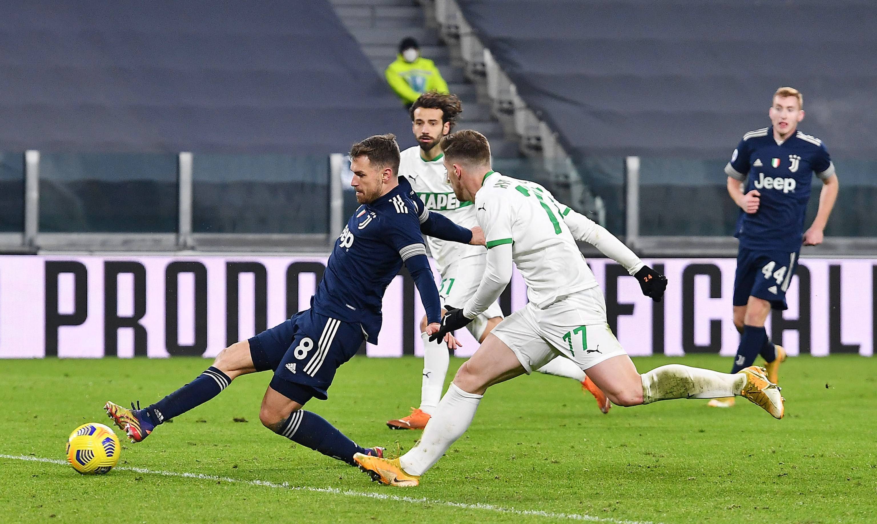 每体：C罗的豪车收藏已超40辆，其中一些车从来没开过